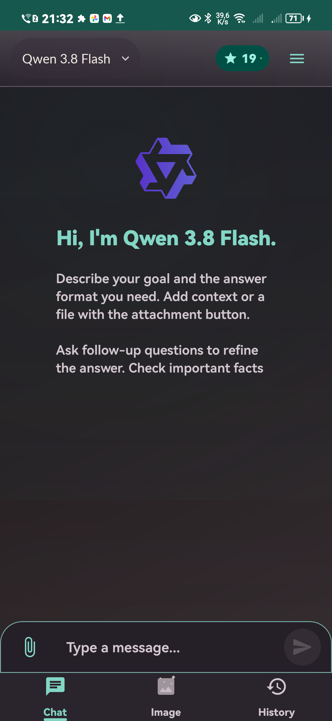 QwinAI Android app showing the model selector, chat welcome screen and message composer